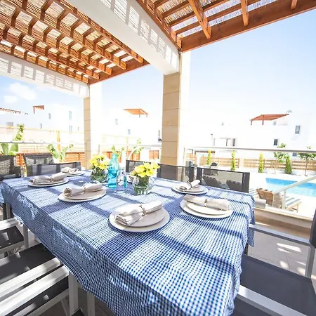 Marina Villa Coral Bay